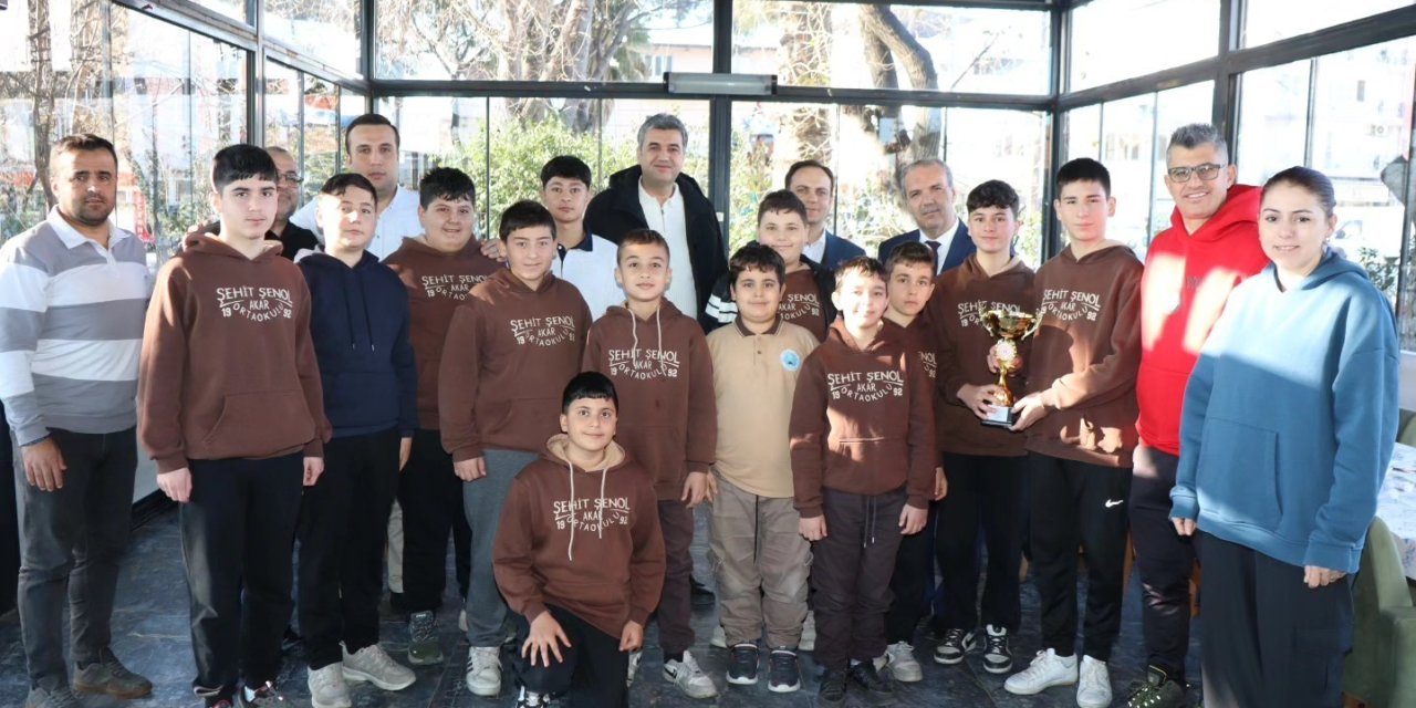 Aydın birincisi voleybol takımına moral kahvaltısı