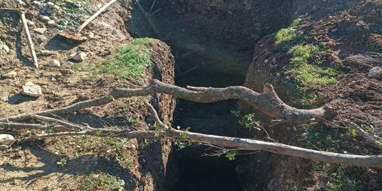 Akhisar’da kaçak kazıya jandarmadan suçüstü