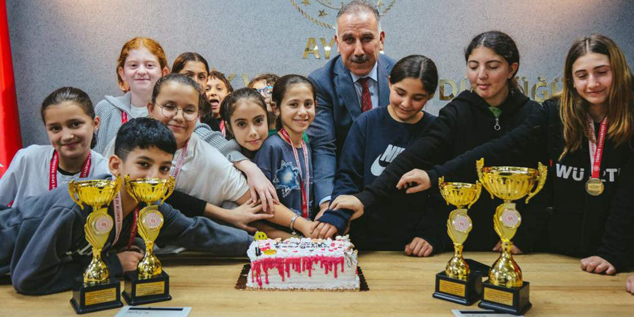 Şampiyonluk pastasını birlikte kestiler