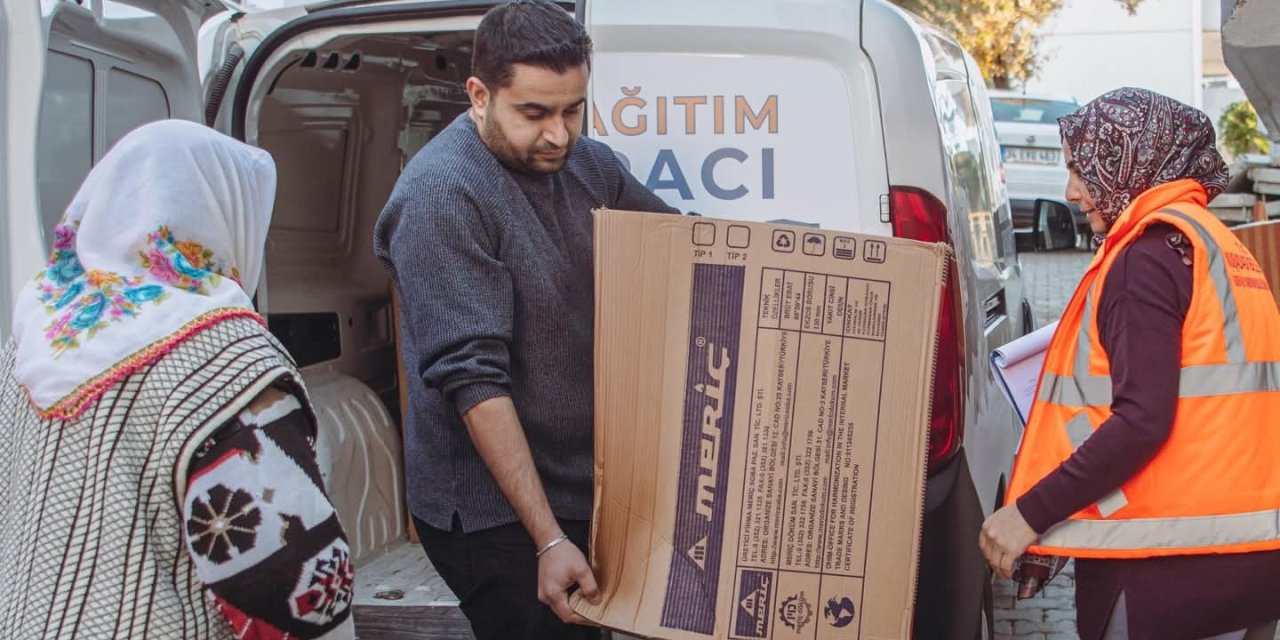 Kuşadası Belediyesi’nin soba yardımı başladı