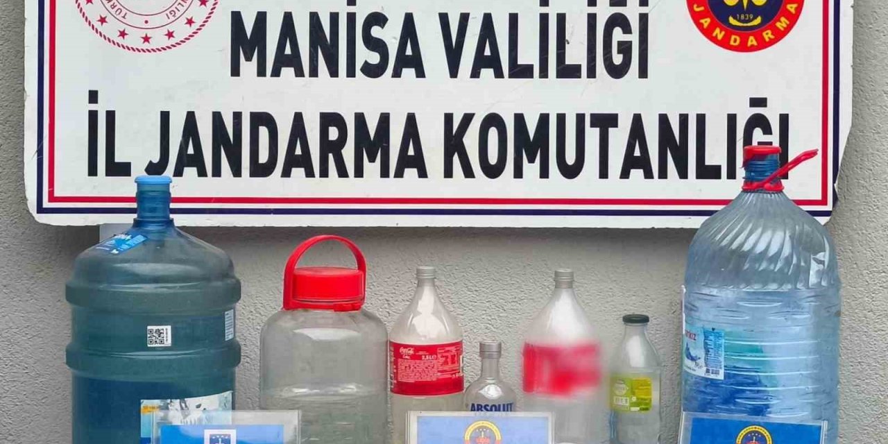 Salihli’de sahte rakı ve kaçak makaron ele geçirildi