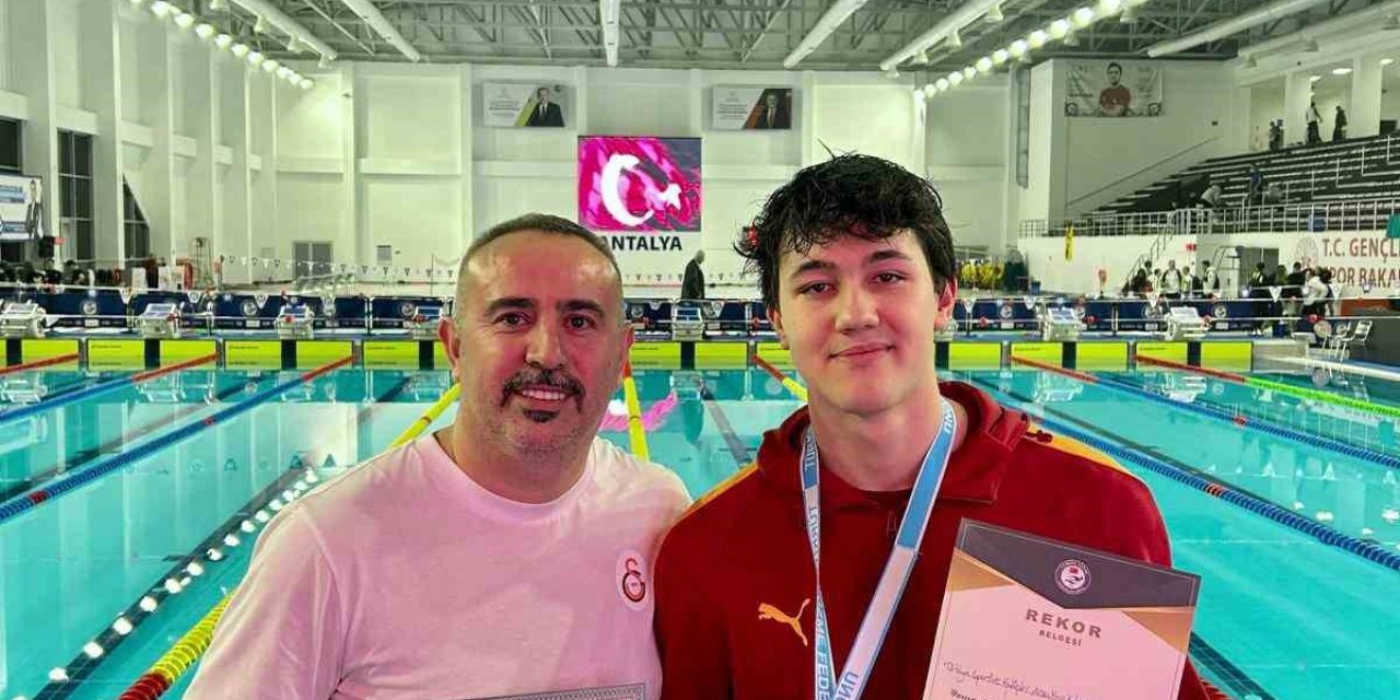 Denizlili sporcu yüzmede üç Türkiye  rekoru kırdı