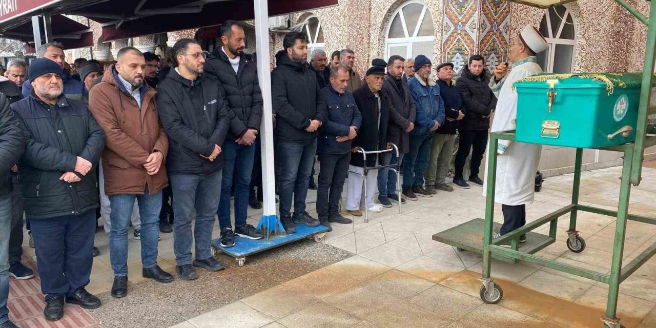 Kazada ölen baba ve oğlu gözyaşları arasında toprağa verildi