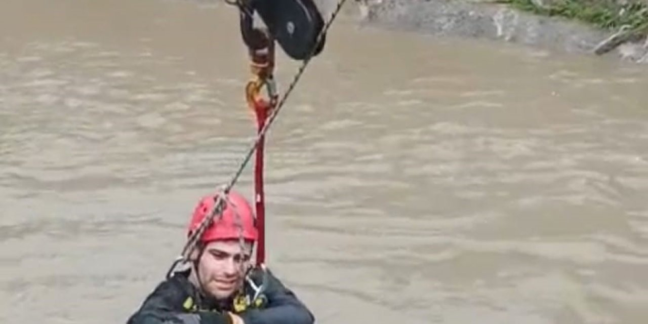 Dereye düşen köpek itfaiye tarafından kurtarıldı