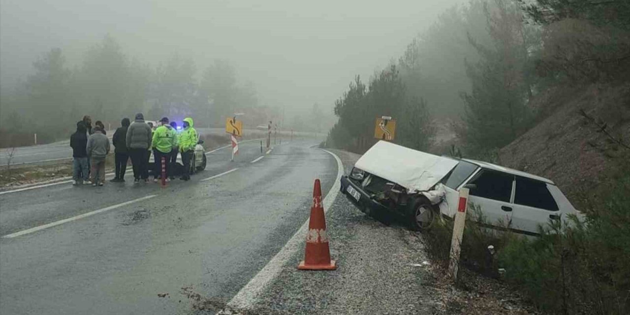 Otobüs ile Tofaş otomobil çarpıştı