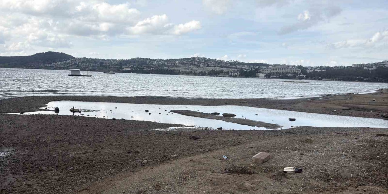 Bodrum’da deniz çekildi