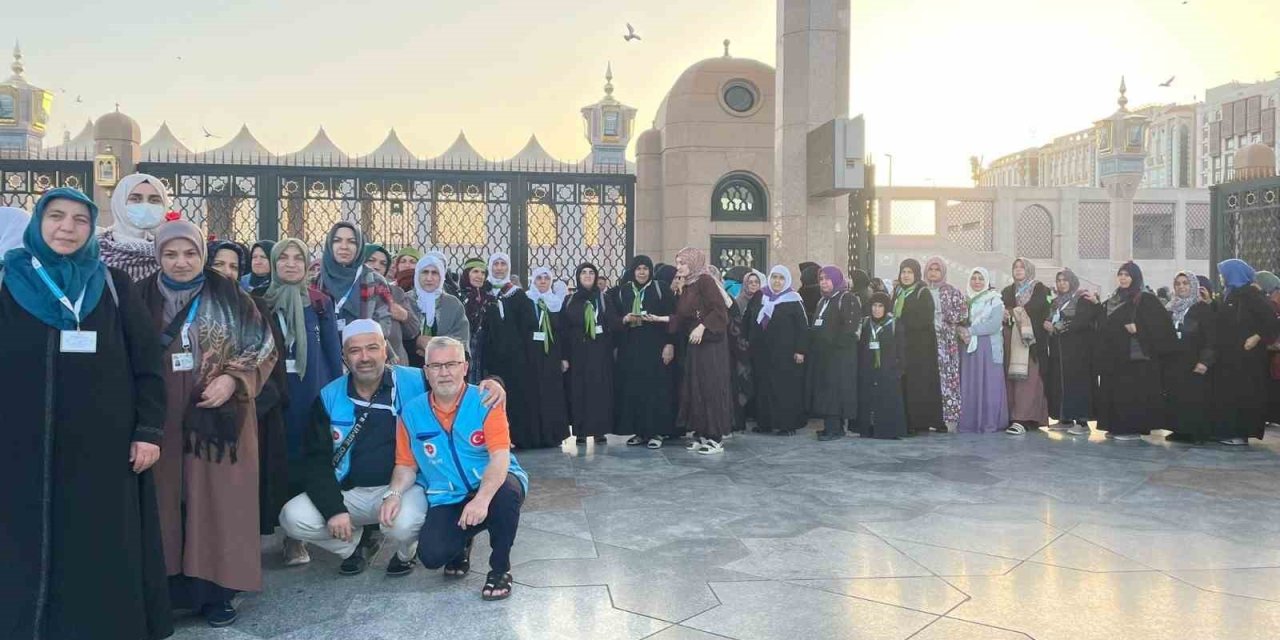 Denizlili kadın umreciler Ravza’daki dualarla buluştu