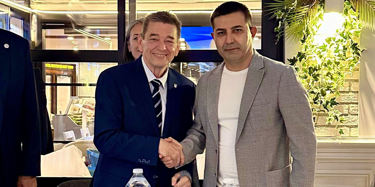 Kuşadası Belediyesi’nden Werner Arndt’a fahri hemşehrilik beratı