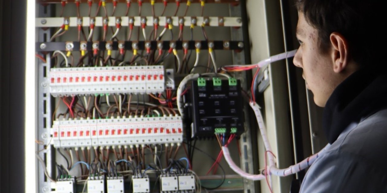 Öğrencilerden enerji tasarrufu sağlayan sistem