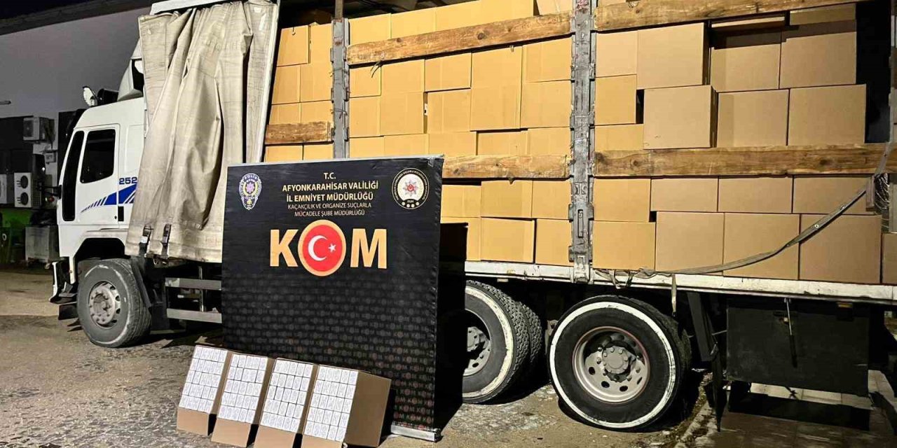 Polis milyonlarca sahte bandrollü makaron ele geçirdi