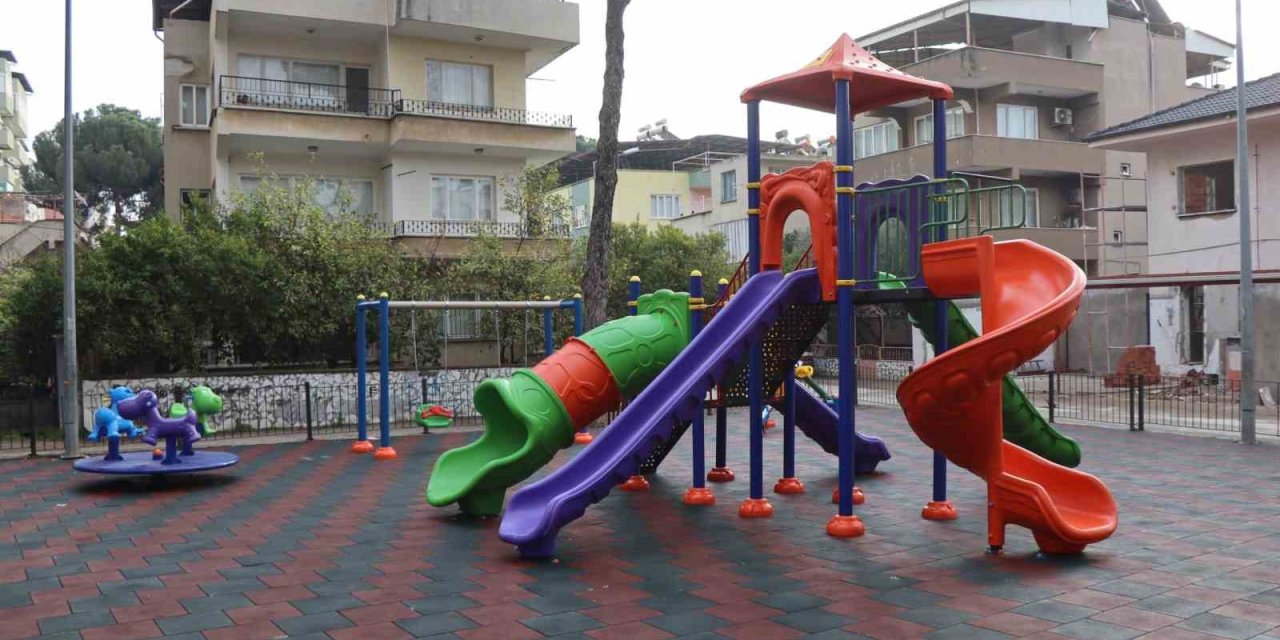 Nazilli Belediyesi çocuk parklarını yeniliyor