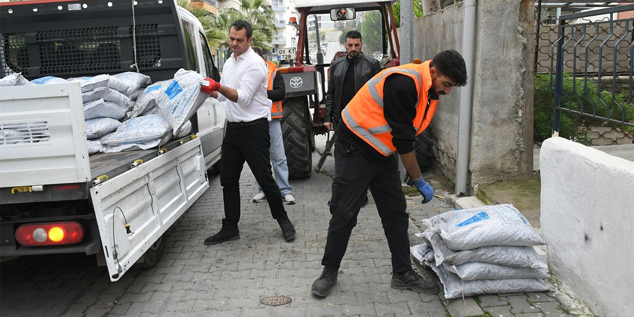Zemheri soğuklarında Kuşadası Belediyesi'nden sıcak hamle