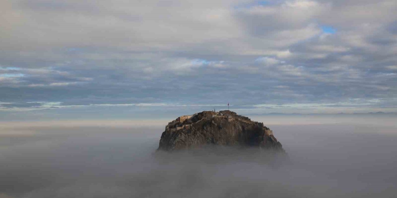 Afyonkarahisar’ın sis altındaki görüntüsü mest etti