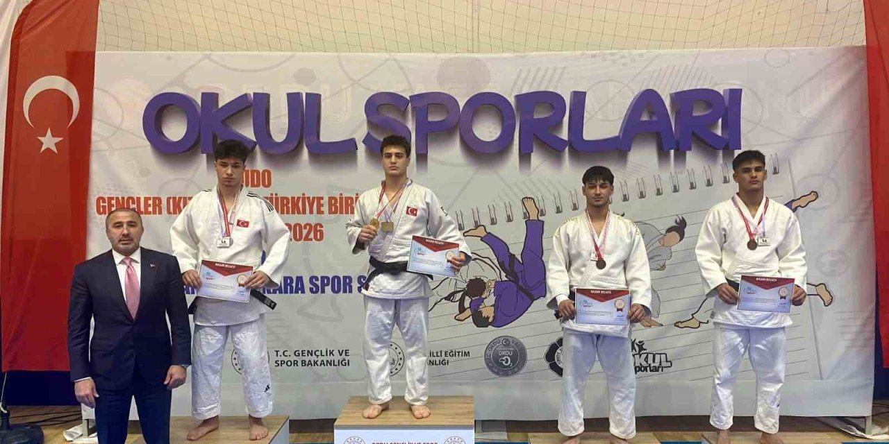 Eğitimle sporu birleştirdi, Türkiye ikinciliğine ulaştı