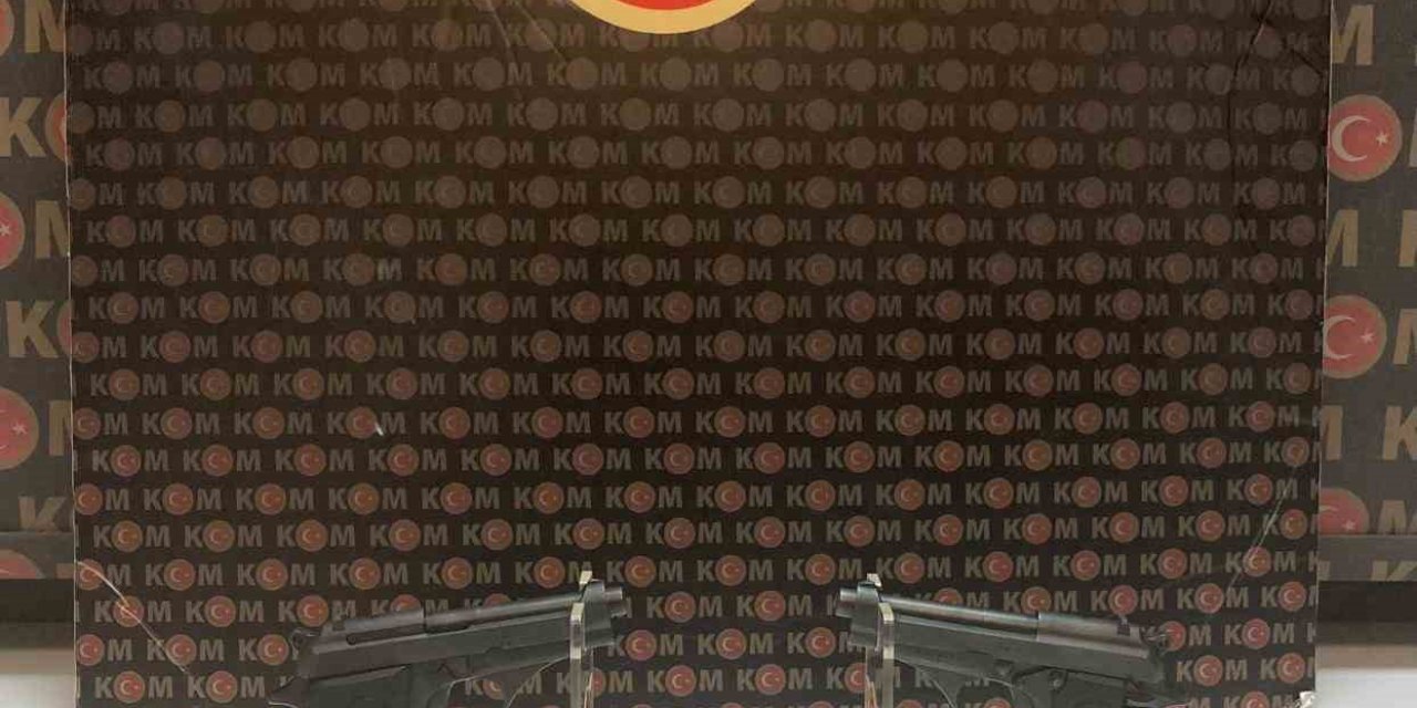 Polis 2 ruhsatsız tabanca ele geçirdi