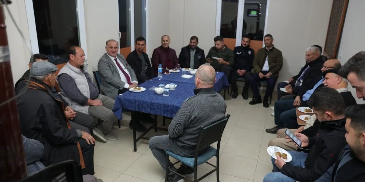 Başkan Kaya, kahvehanede vatandaşlarla buluştu