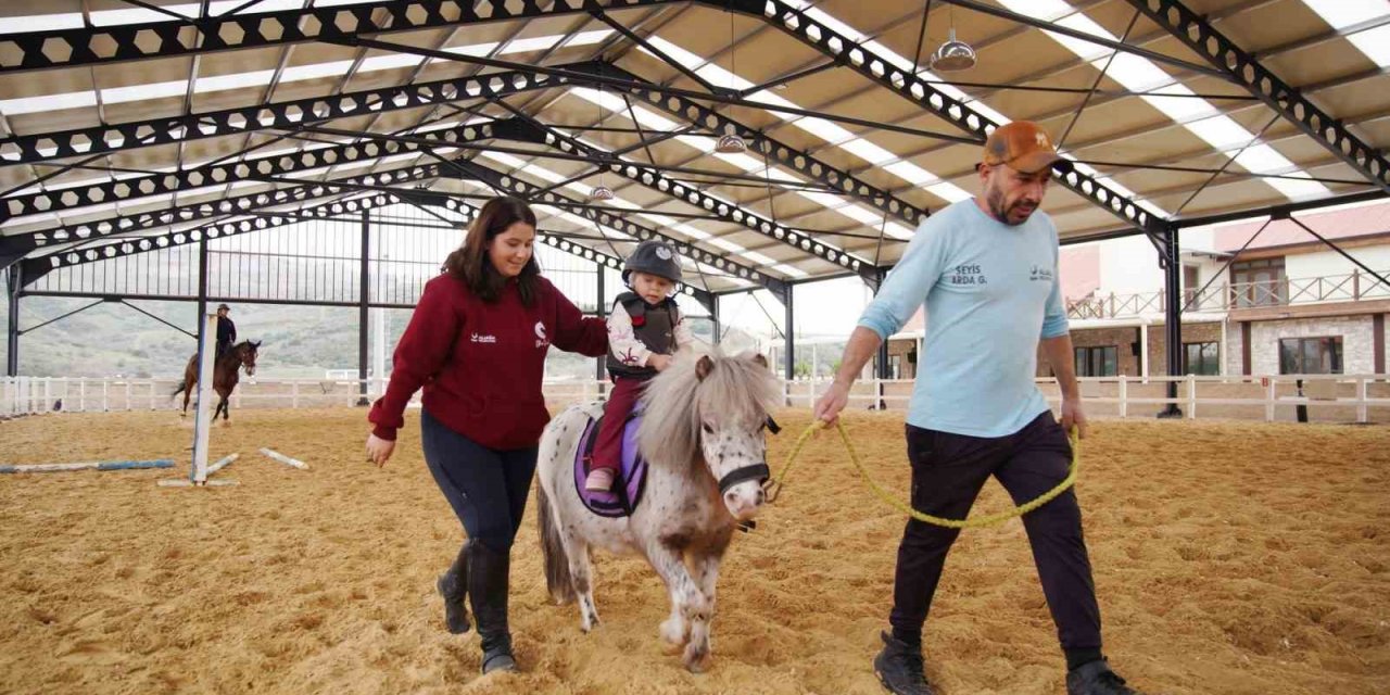 Aliapark Atla Terapi ve Hipoterapi Merkezi yeni yüzüyle hizmete açıldı