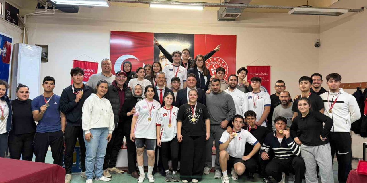 Okul sporları gençler halter müsabakaları tamamlandı