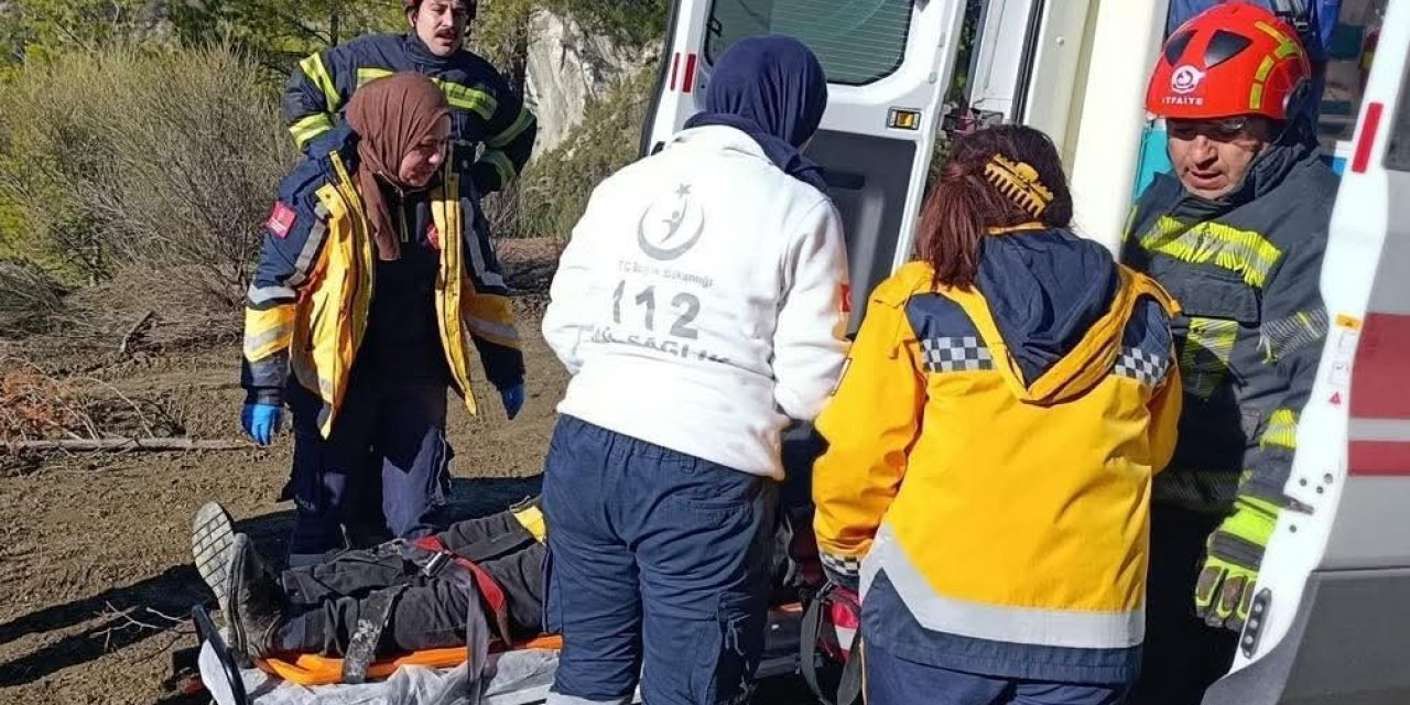 Denizli’de kontrolden çıkan traktör devrildi; 1 yaralı