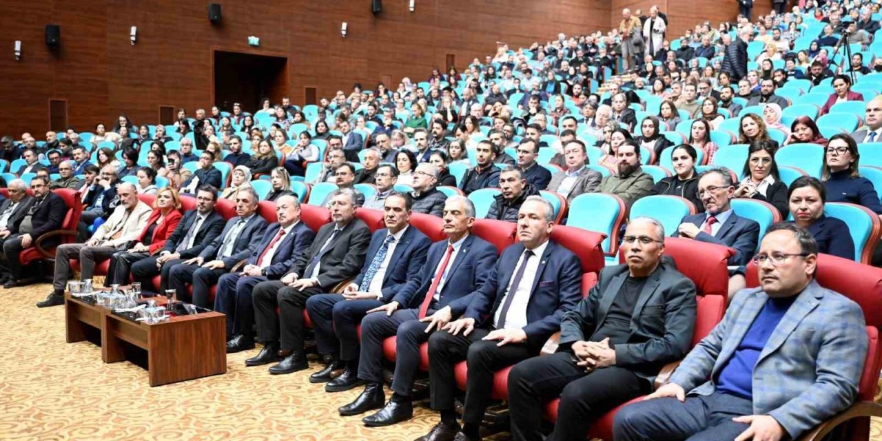 Rektör Prof. Dr. Demir üniversite personelleri ile bir araya geldi