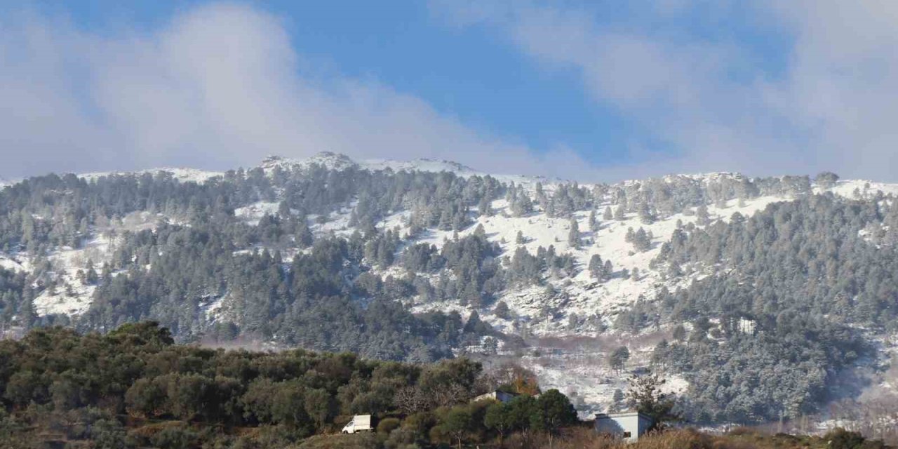 Aydın’ın yüksek kesimleri beyaza büründü
