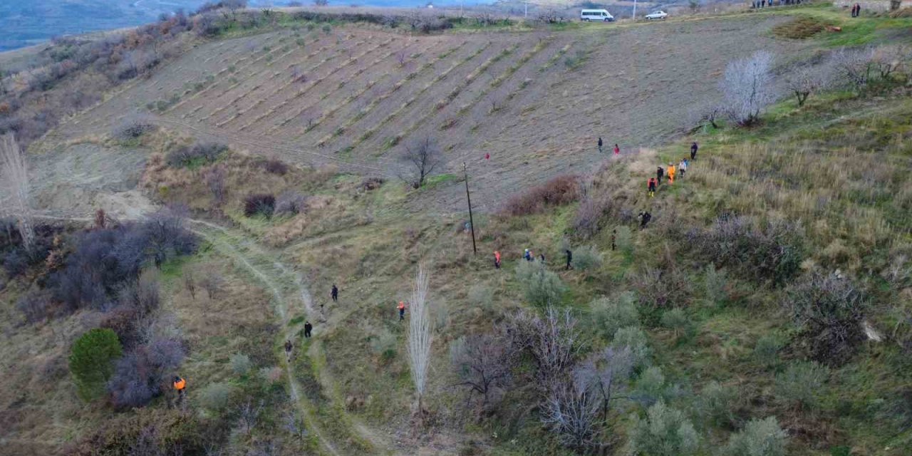 Kayıp olarak aranan kadın dere yatağında ölü bulundu
