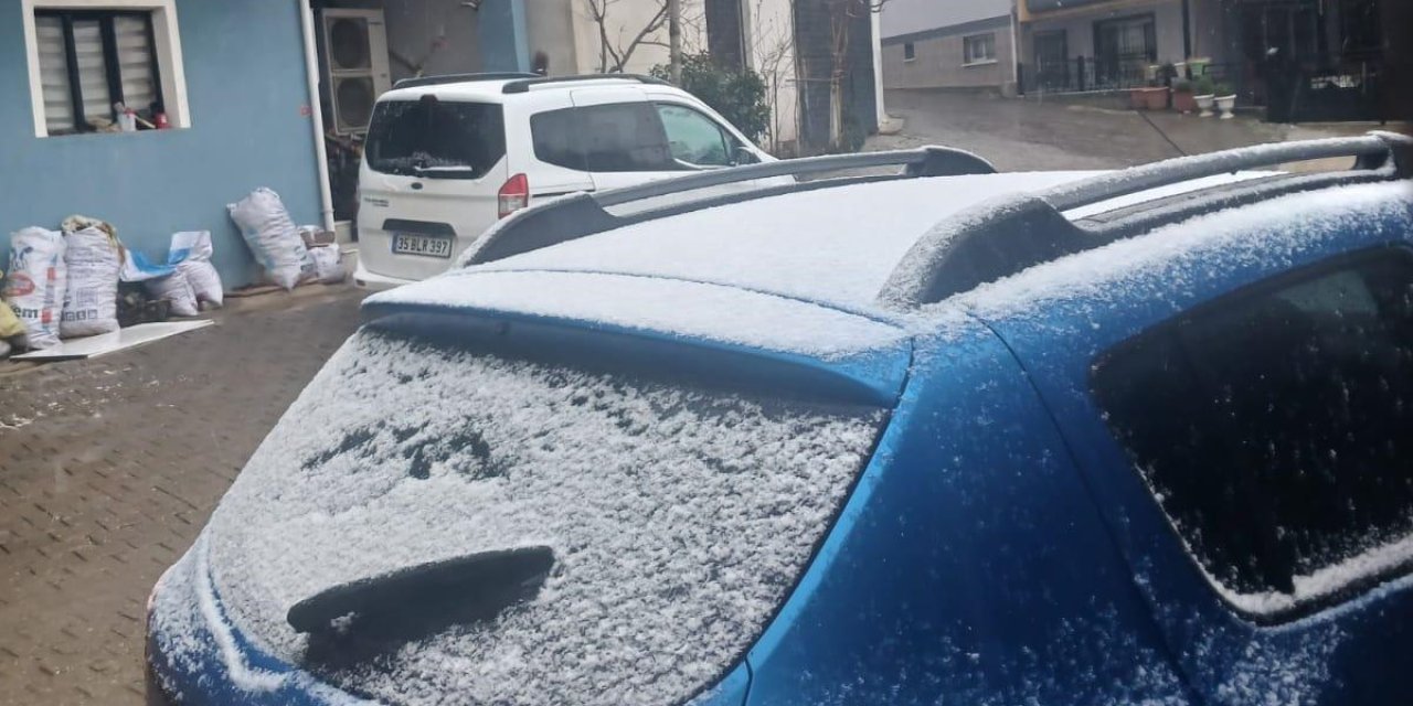 Sarıgöl’ün yüksek kesimlerine kısa süreli kar yağdı