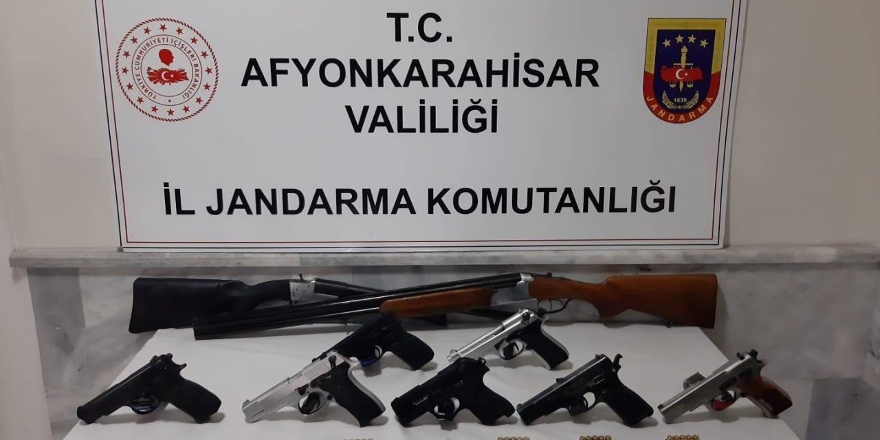 Jandarmadan ruhsatsız silah operasyonu