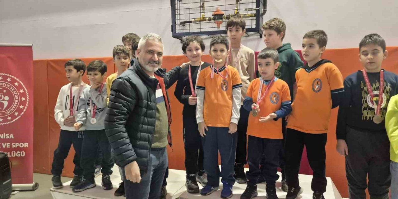 Salihli’de Gazeteciler Günü satrançla taçlandı