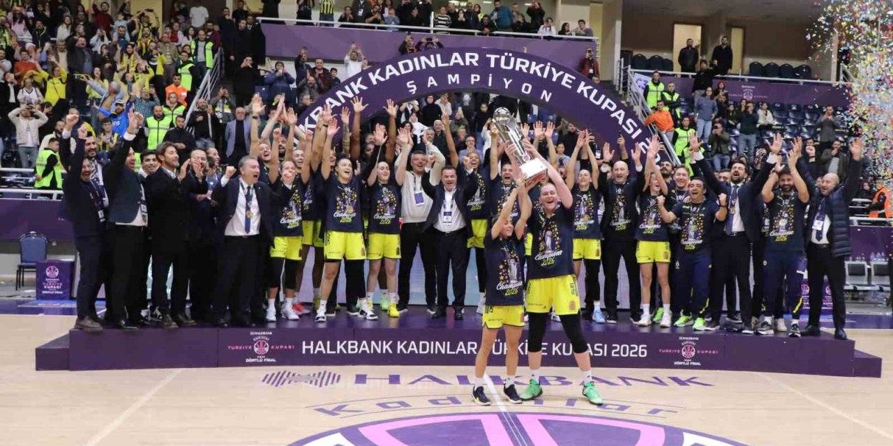 Fenerbahçe Opet, Halkbank Kadınlar Türkiye Kupası’nın sahibi oldu