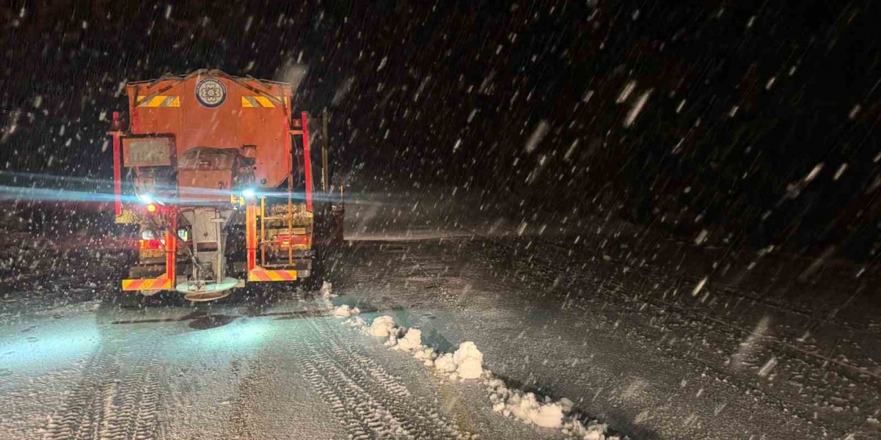Muğla Büyükşehir ekiplerinin kar mesaisi başladı