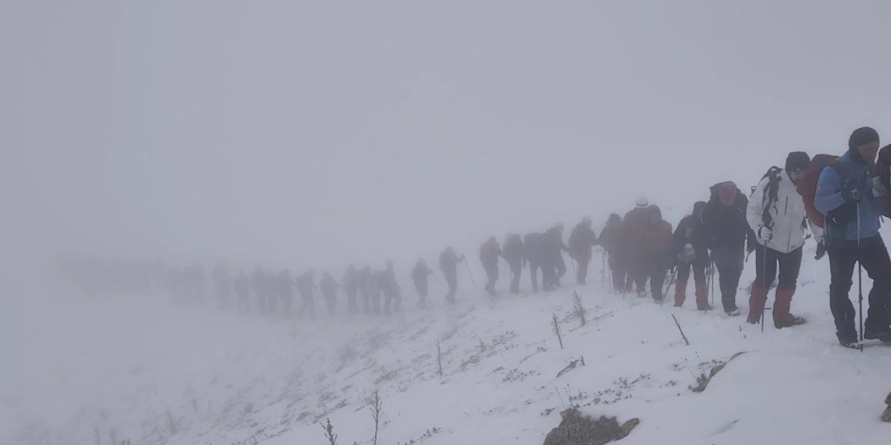 Kazıkbeli Savaşı anısına Honaz Dağı’na zirve tırmanışı