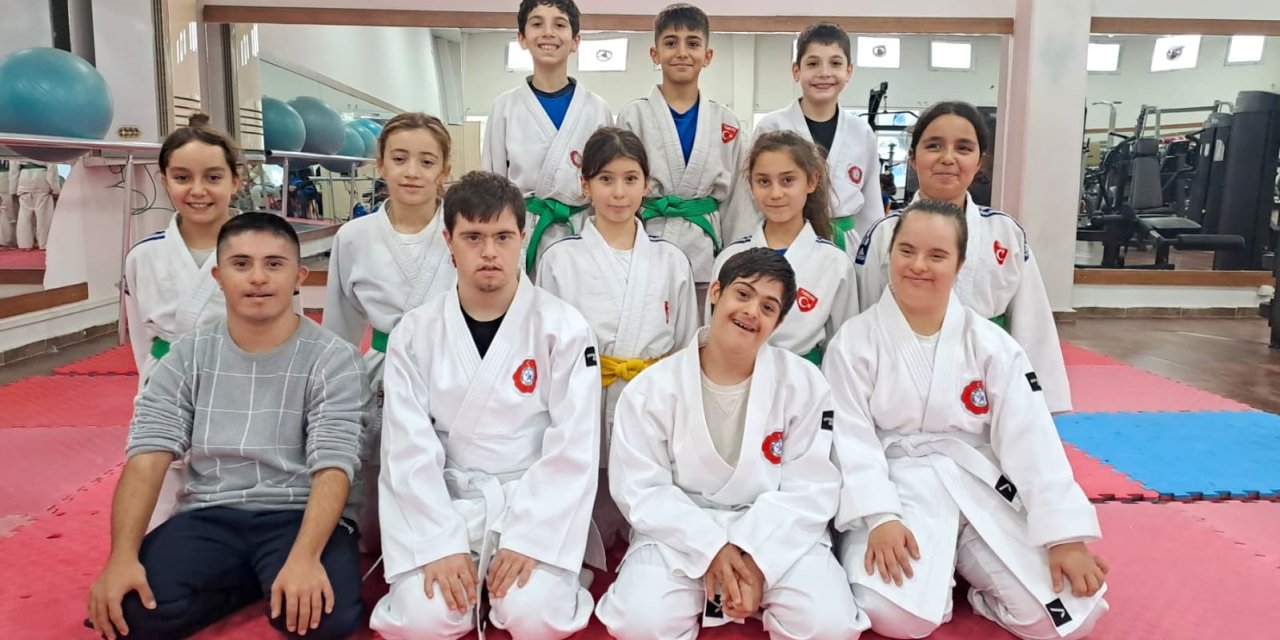 Yunusemre’de down sendromlu bireylere yönelik judo kursları başladı