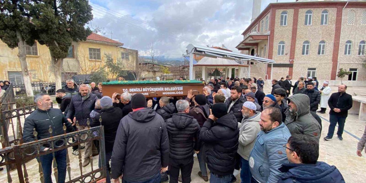 Gazeteci Karapınar 8 ay sonra bu kez baba acısı yaşadı