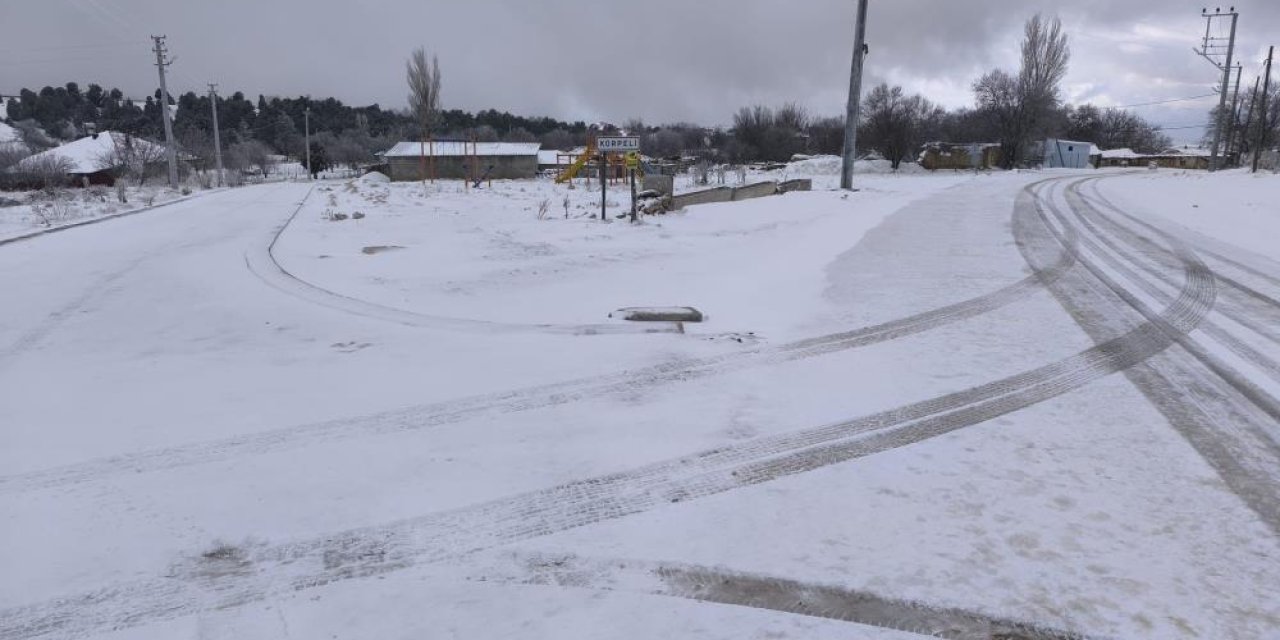 Afyonkarahisar’ın yüksek kesimlerinde kar etkisini gösterdi