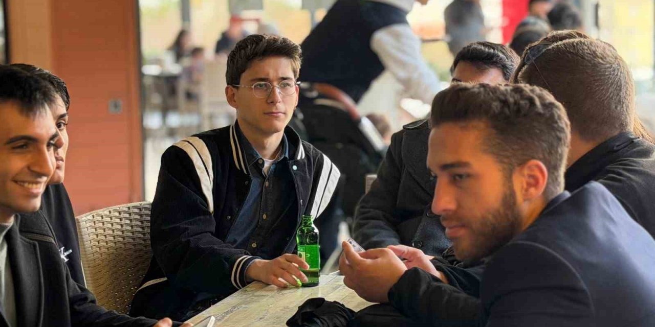 Gençlik Kafe gençlerin buluşma noktası oldu