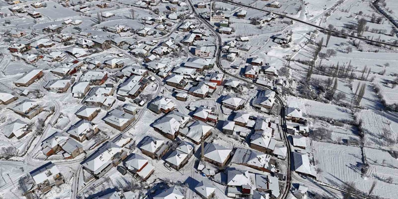 Uşak’ta kartpostallık kar manzaraları