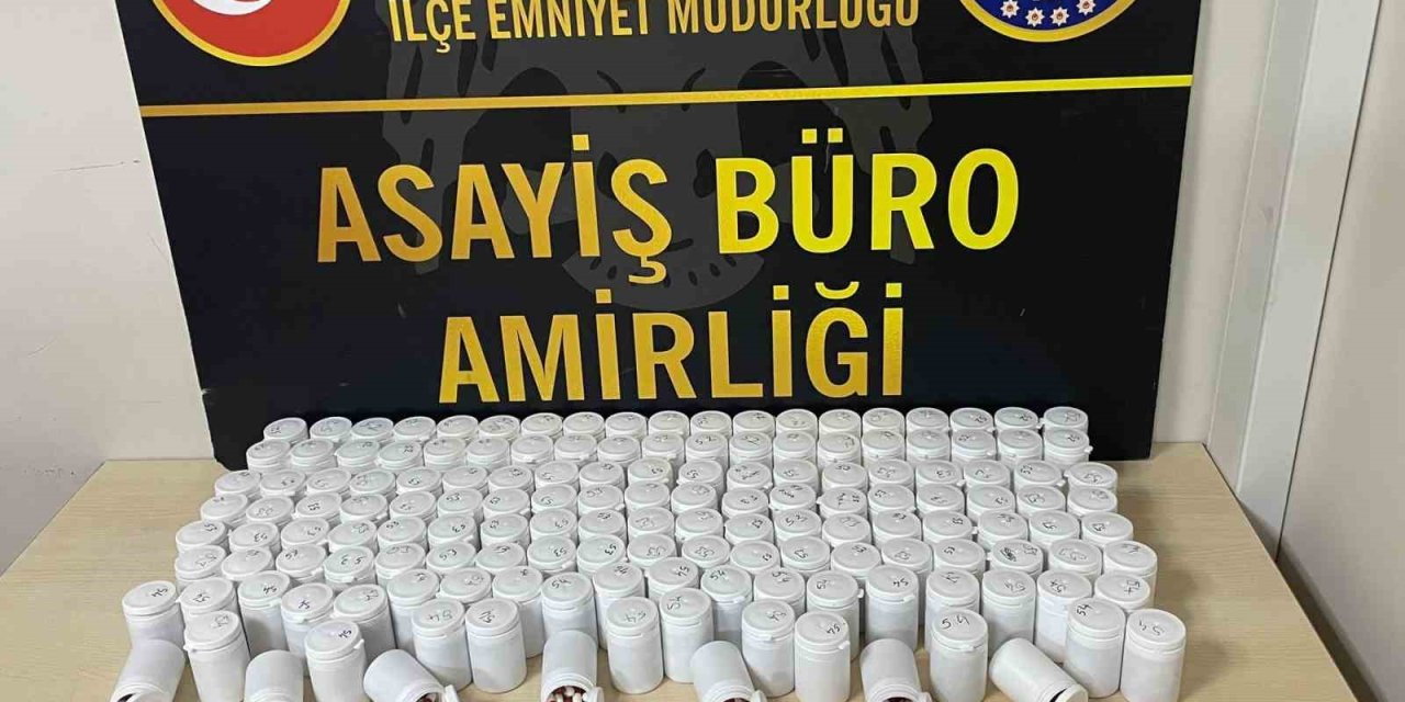 İzmir’de 8 bin adet uyuşturucu hapla yakalanan şüpheli tutuklandı