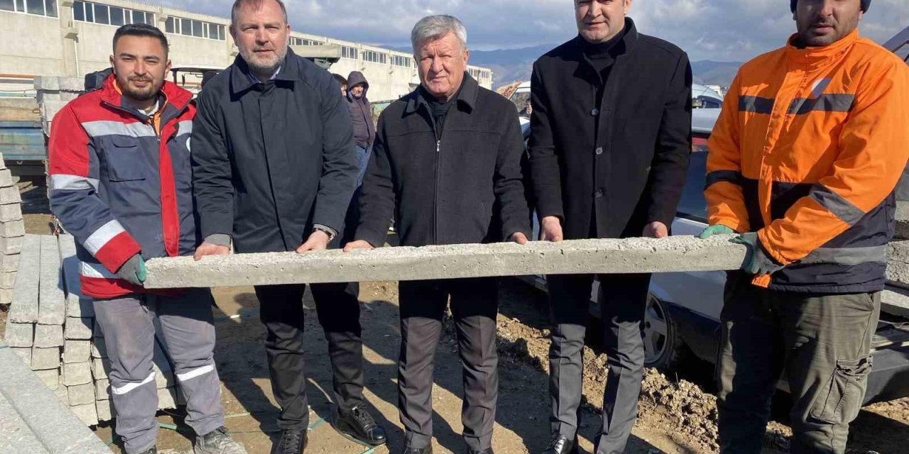 Alaşehir’de 350 üreticiye 3 bin 500 bağ direği hibesi