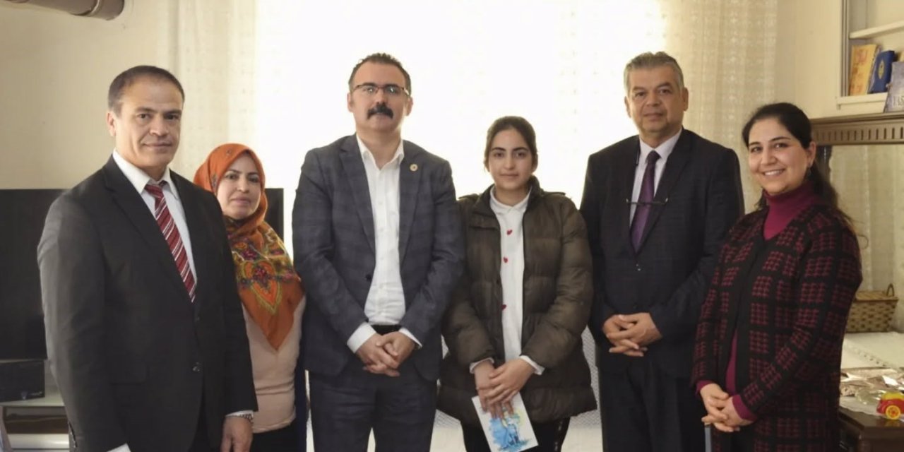 Kaymakam Ateş, öğrencilerin evine misafir oldu