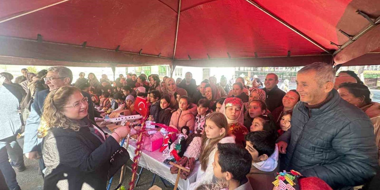 Öğrenciler ’ailenin önemine’ oyuncaklarla dikkat çekti