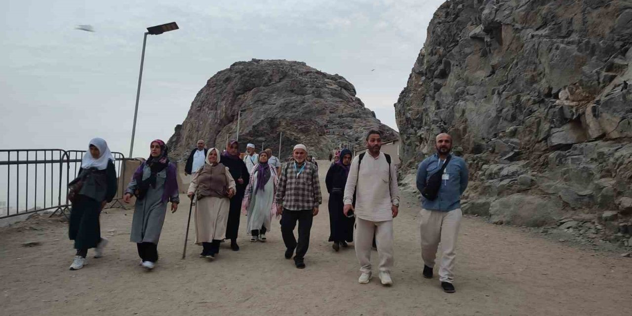 Denizlili umreciler Hira Nur Dağında manevi iklimi yaşadı