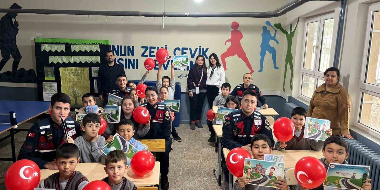 Salihli’de minik öğrenciler jandarmayı yakından tanıdı