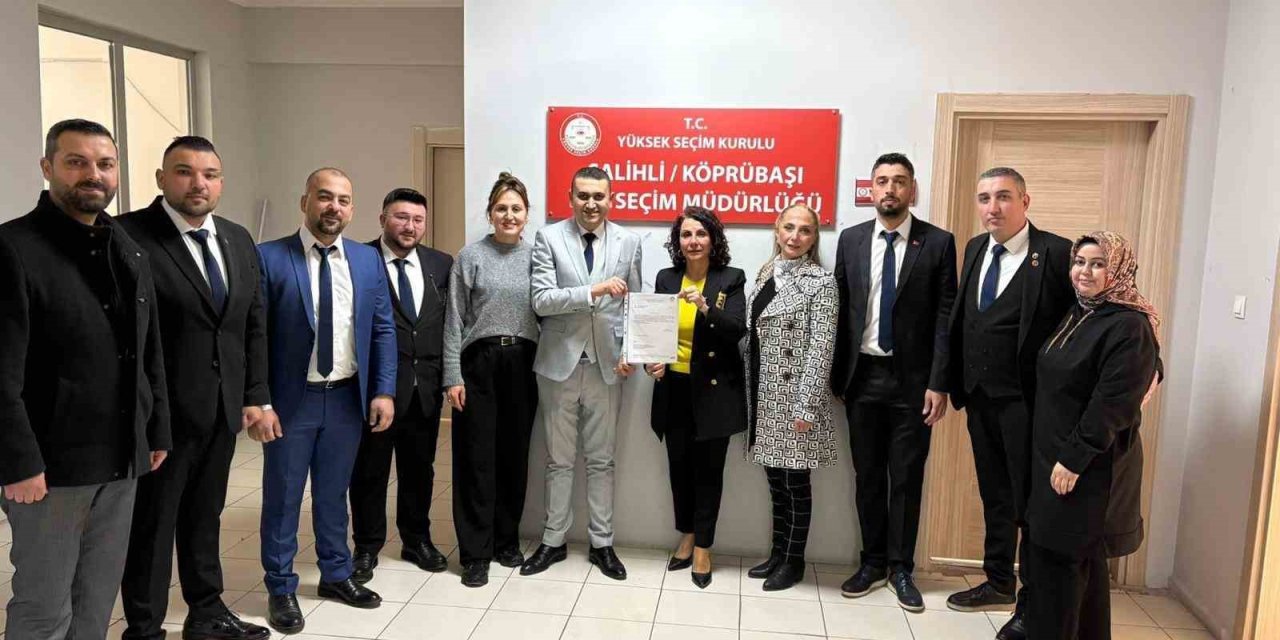 Salihli bakkallarda yeni başkan mazbatasını aldı