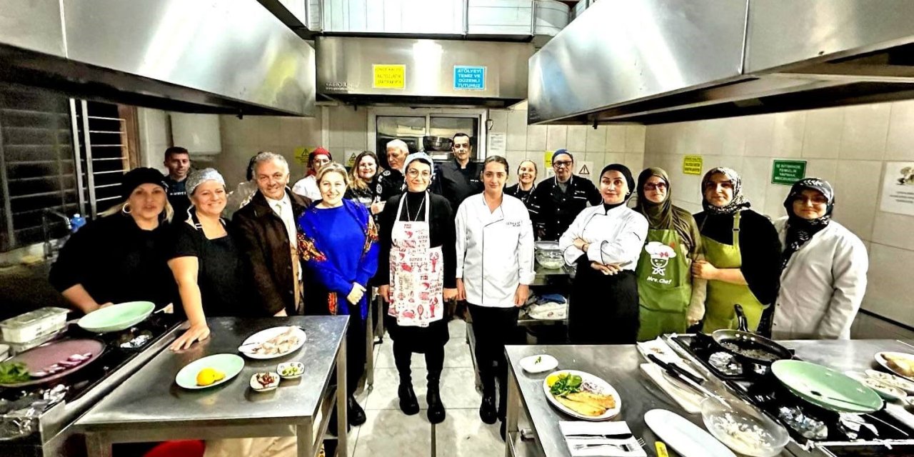 Ödüllü şef, Çeşme’de yeni aşçılar yetiştiriyor