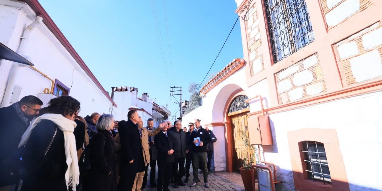 Vali Akbıyık, Saburhane’nin kültürel belleğine yakından baktı