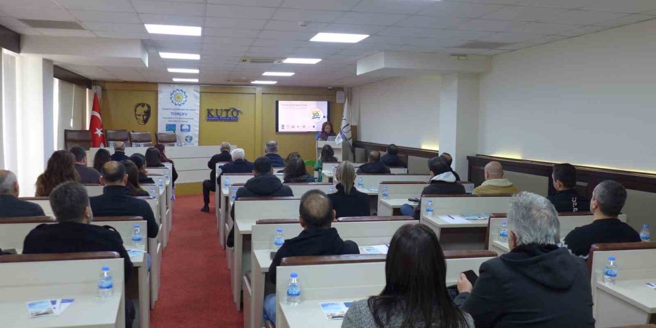 Mavi Bayrak ve Yeşil Anahtar Programları Bilgilendirme Toplantısı KUTO’da yapıldı