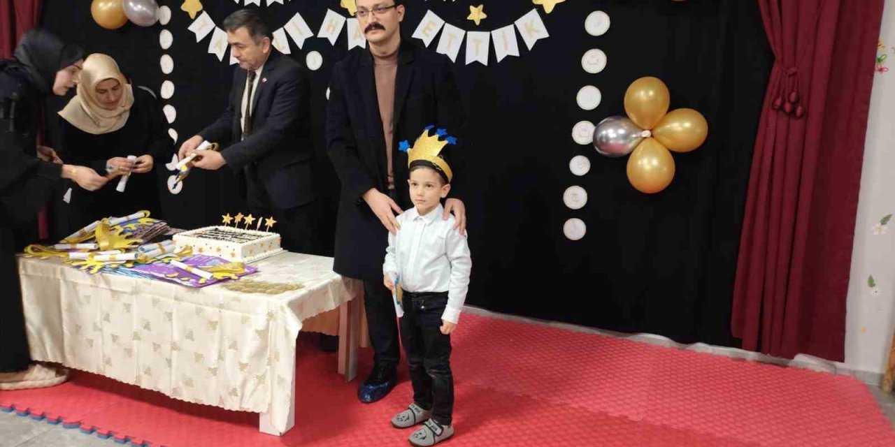 Kur’an kursunda ‘Harfleri Bitirme ve Belge Programı’ düzenlendi