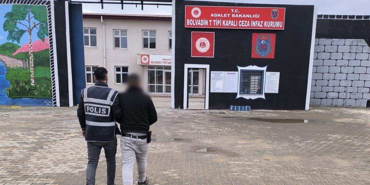 Cinayetten hapis cezasıyla aranan şahsı polis yakaladı