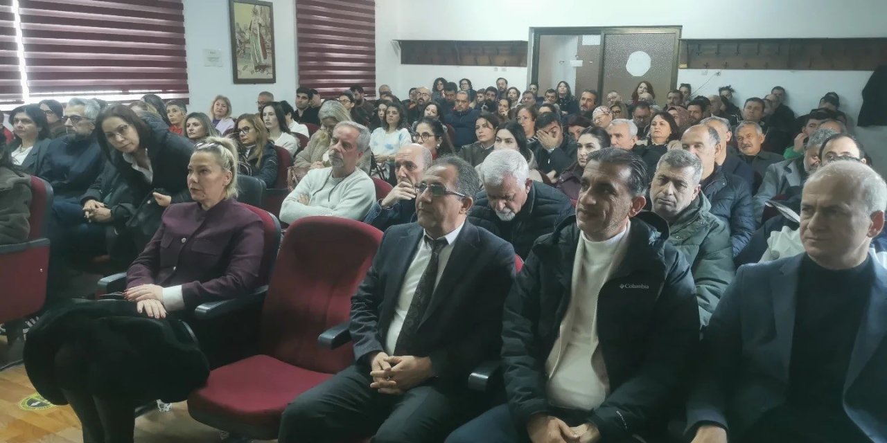 Söke’de öğretmenlere güncellenen ders kitapları semineri verildi